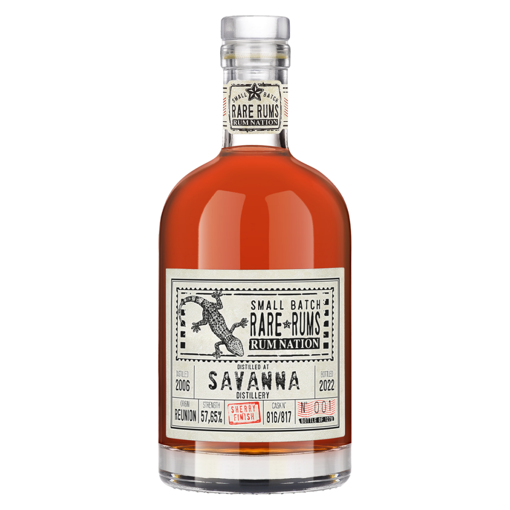 Dark, concentrated, flamboyant it betrays its long maturation at the tropics in Cognac casks, followed by a continental finish of 42 months in refill Oloroso.

The high-esters slow fermentation is evident at the nose: bergamot (and Earl Grey tea), orange peel, notes of cocoa and chinotto, and cloves. But the oak imparts black coffee too, and herbal notes.

At the palale, it fights between the tannins and the sweetness (cocoa powder and burnt sugar), with the extra twist of a vermouth-like touch. The finale is very dark, oaky and spicy.